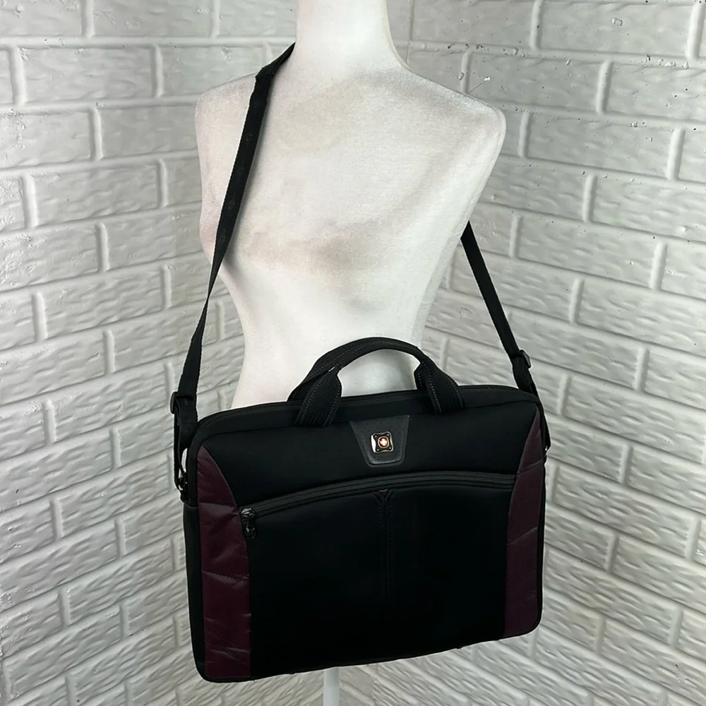 SWISSGEAR NEOPRENE LAPTOP CASE CROSSBODY CUSHION BLACK BRIEFCASE